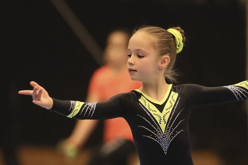 Maud Aldenzee: “Stem op mij, ik ben bij Topturnen Zuid 8e geworden van Nederland en me voor 2019 gekwalificeerd voor de Oranje Jong Talent Selectie!" 